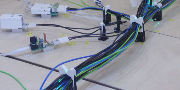 Kabelassistent software controls and monitors the assembly of wire harnesses